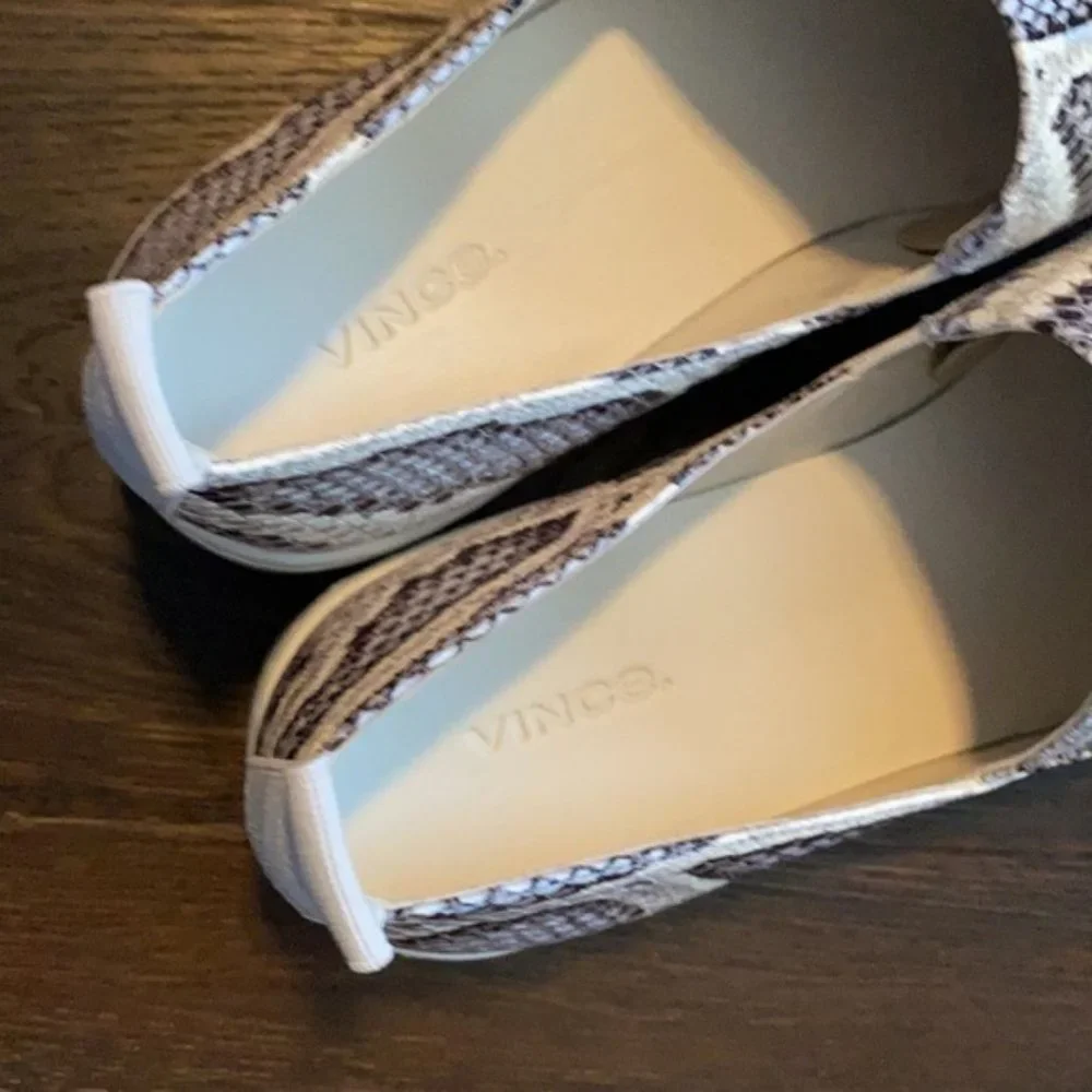 NIB ~ VINCE SAXON 2 BLUE SNAKE SLIP ON SNEAKER sz 9.5